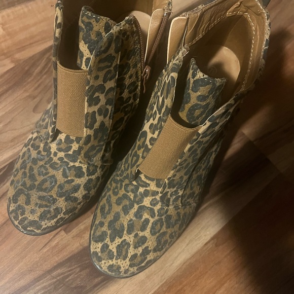 ✨Leopard Print Ankle Boots✨ - Picture 2 of 3